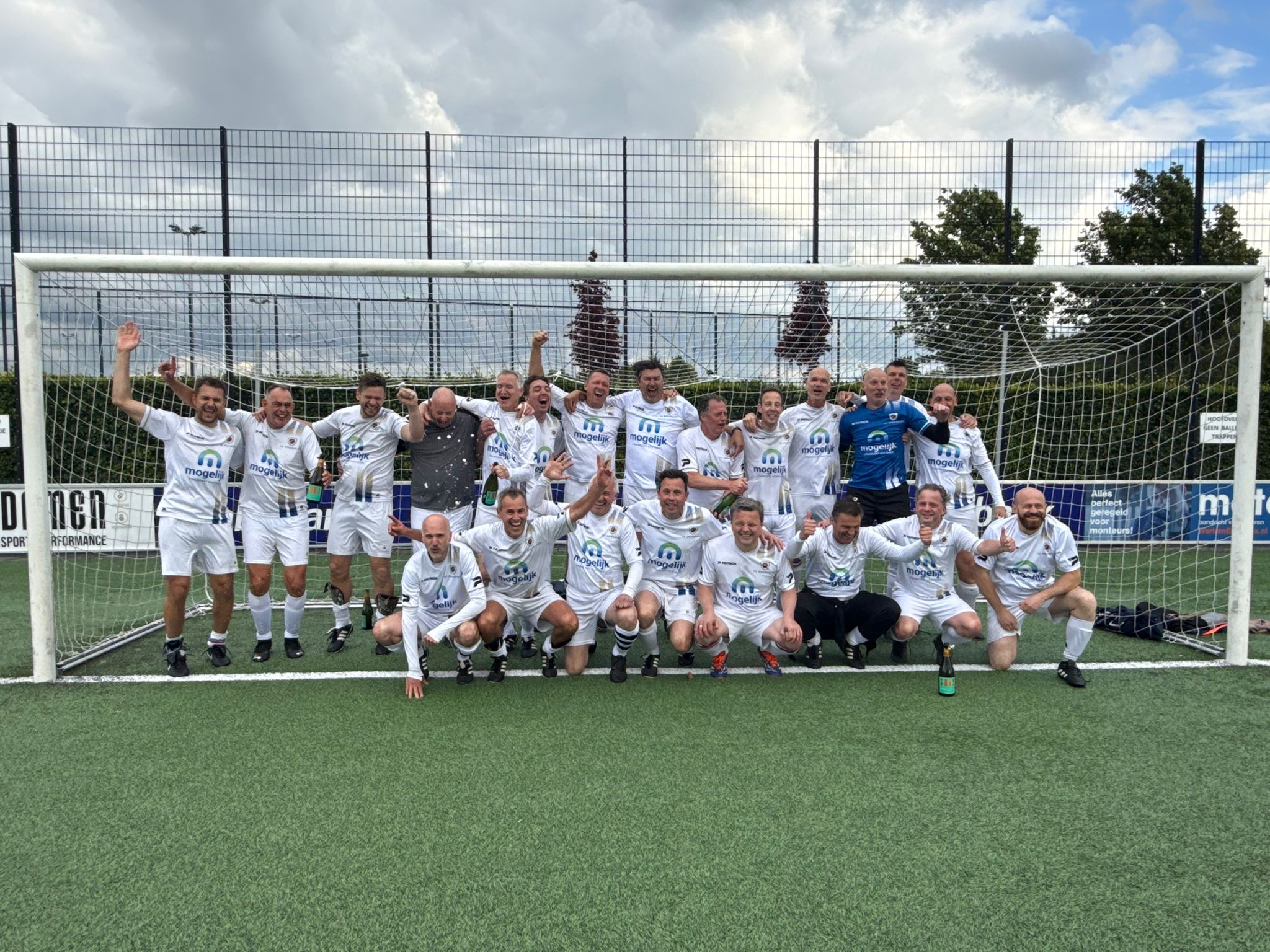 Jeugdopleiding FC Breukelen rendeert, 45  Kampioen