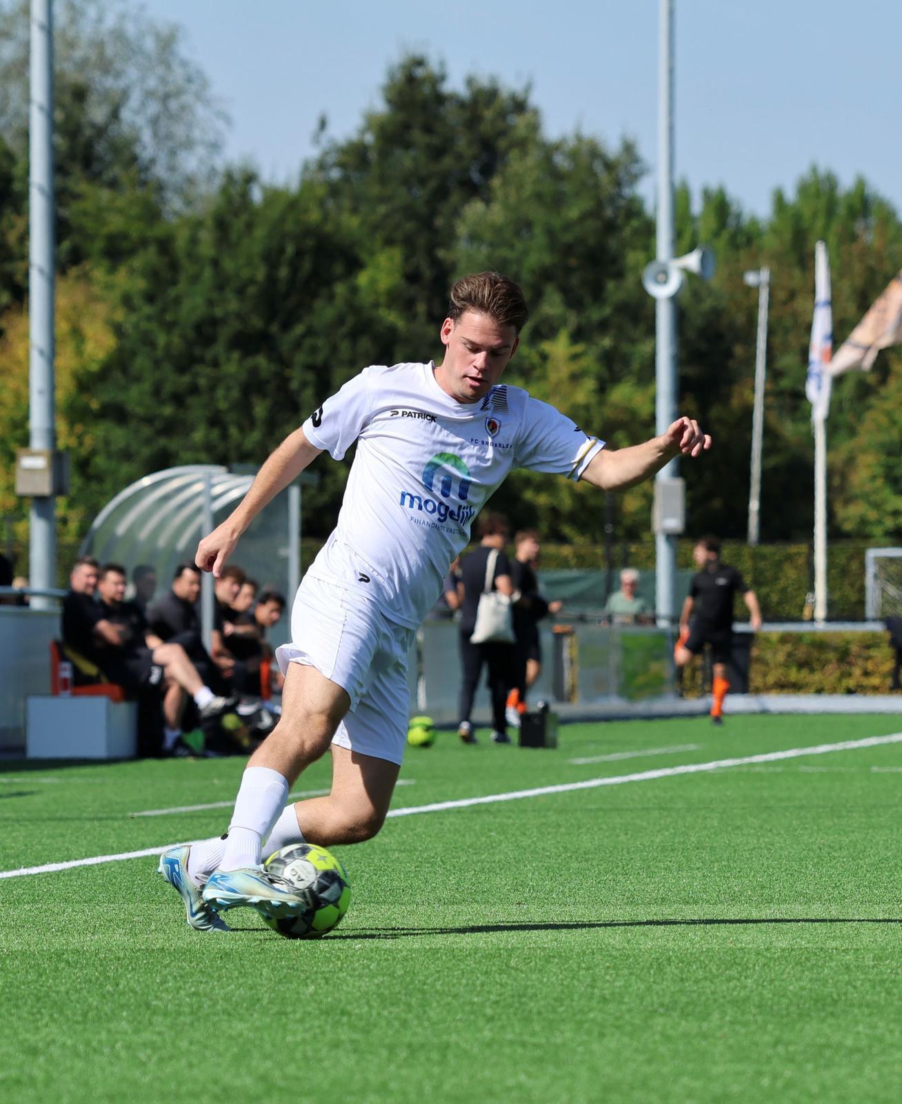 Cody Coesel blijft selectie FC Breukelen ondersteunen