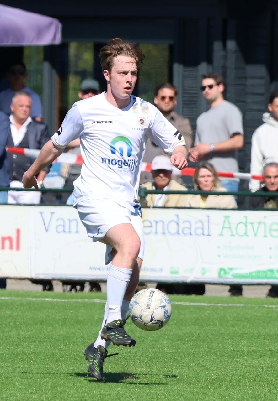  Niek Rietveld speelt ook volgend seizoen bij FC Breukelen